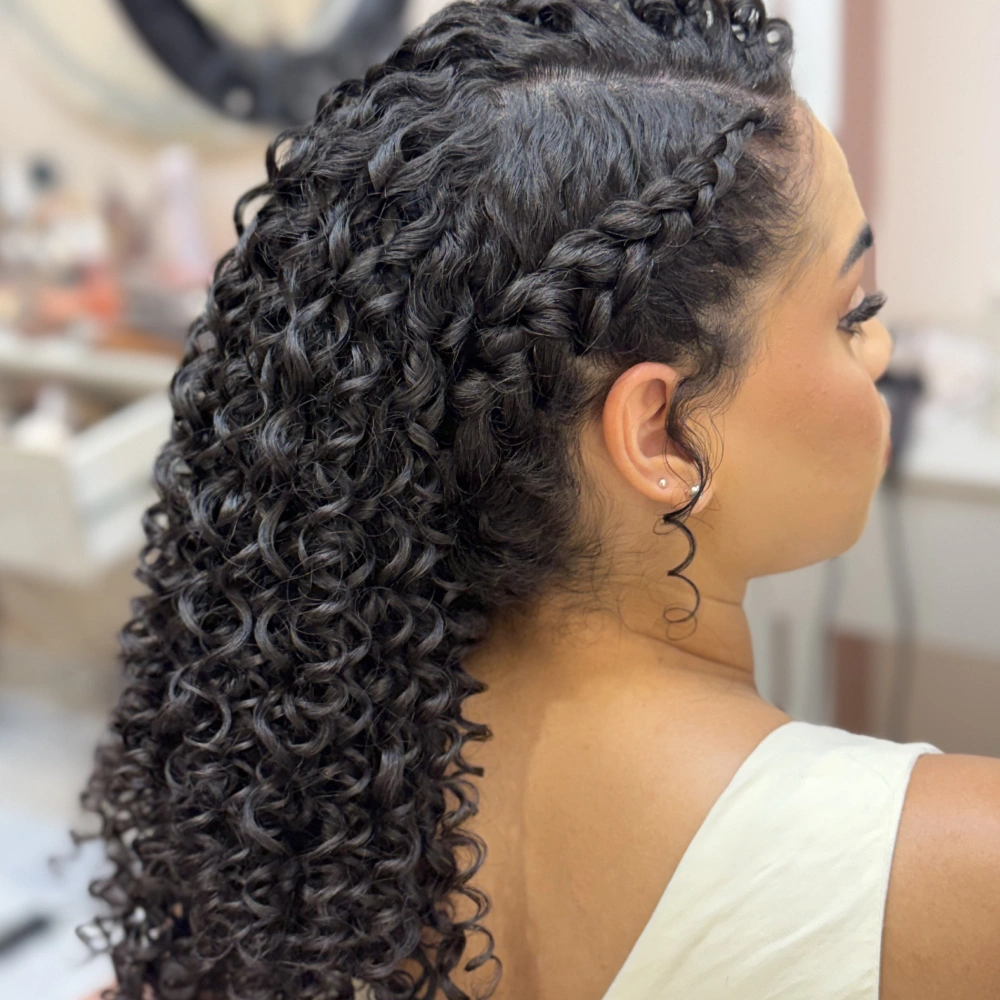 Noiva - Semipreso com Trança em cabelo Cacheado