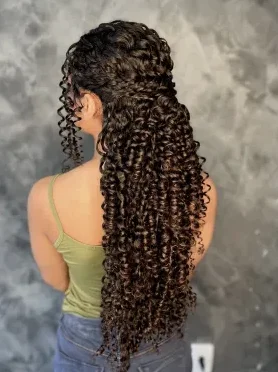 Rabo de Cavalo em Cabelo Cacheado - Penteado